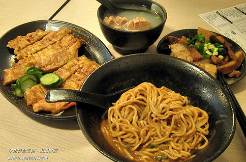 汐止美食小吃【新台五路。上湯食府】麻醬麵 排骨麵 牛肉麵 麵食 @麻吉小兔。世界行旅