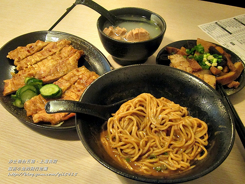 汐止美食小吃【新台五路。上湯食府】麻醬麵 排骨麵 牛肉麵 麵食