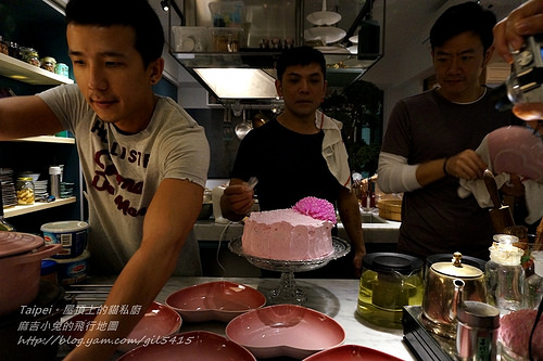 2014【屋頂上的貓 食堂。私廚】逸仙路新家新風貌。訂位要等N個月後 @麻吉小兔。世界行旅