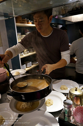 2014【屋頂上的貓 食堂。私廚】逸仙路新家新風貌。訂位要等N個月後 @麻吉小兔。世界行旅