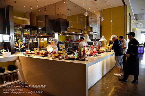 期間限定！台北W Hotel【The Kitchen Table。泰國美食節】 @麻吉小兔。世界行旅