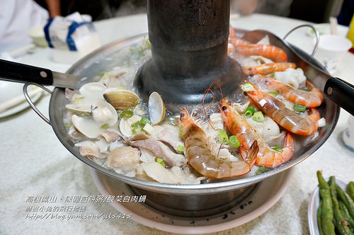 高雄鳳山區美食【陳圓餡餅粥 / 酸菜白肉鍋】在地的好味道！牛肉捲餅 牛肉餡餅 蔥油餅 上海湯包 酸菜白肉鍋 香酥鴨 @麻吉小兔。世界行旅