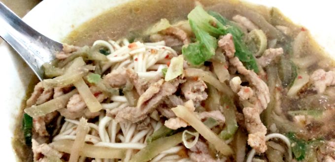 台南【忠味麵館】只開中午讓人回味無窮的【招牌榨菜肉絲麵】 @麻吉小兔。世界行旅