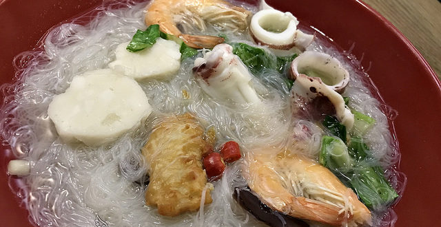 南港軟體園區小吃【海鮮米粉 小卷米粉 咖哩炒麵】基隆外木山漁港直送 @麻吉小兔。世界行旅