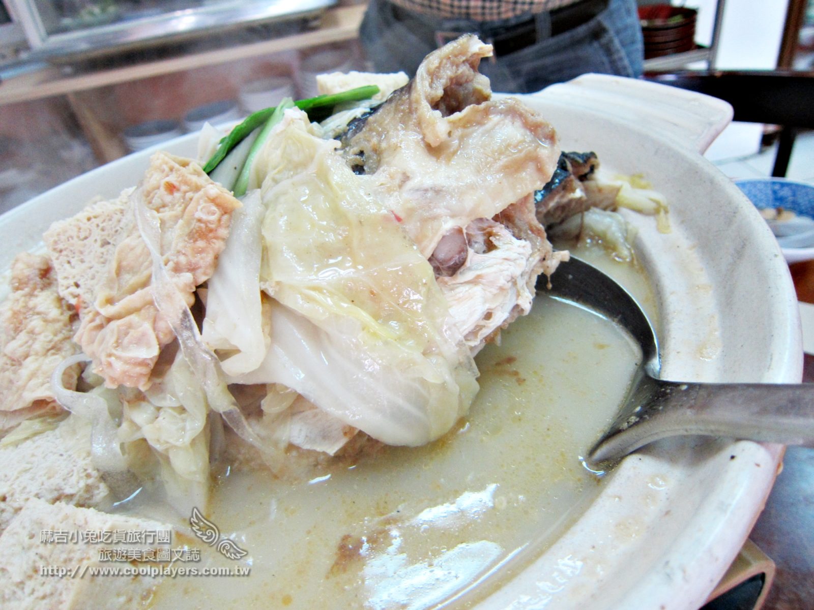 景美【一家魚頭火鍋店（原：浙江大陳島小吃）】砂鍋魚頭 炒年糕 @麻吉小兔。世界行旅