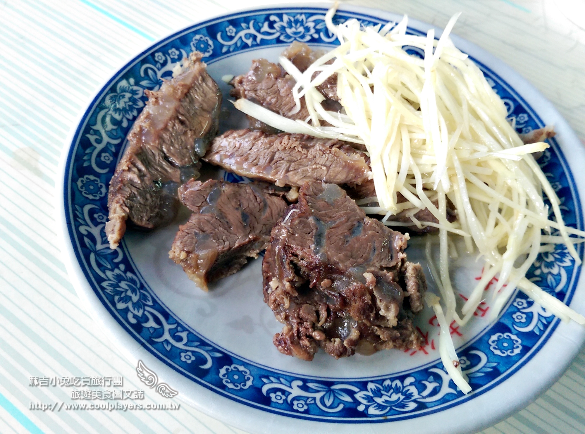 台南隱藏版私房美食：安平市場三靈殿前【安平金土產牛肉湯】超限量”水煮牛頰肉”清晨7點後就吃不到！