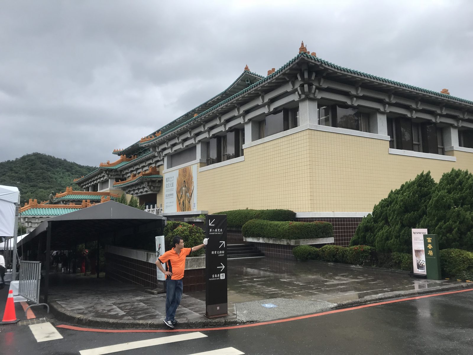 【千年一問 故宮鄭問大展】首位故宮展出漫畫家 獨特風格 經典鄭問 @麻吉小兔。世界行旅